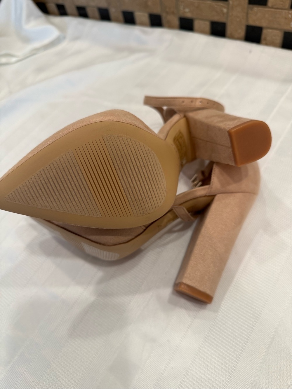 NWOT ALDO Blush Pointed Toe Ankle Strap Heels - Picture 3 of 3